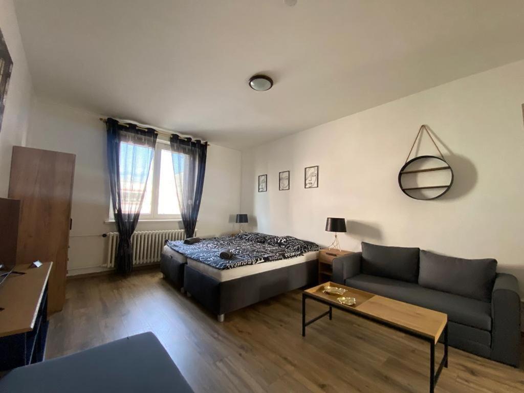 Cerna Ruze - Apartman 4 Plzen Ngoại thất bức ảnh