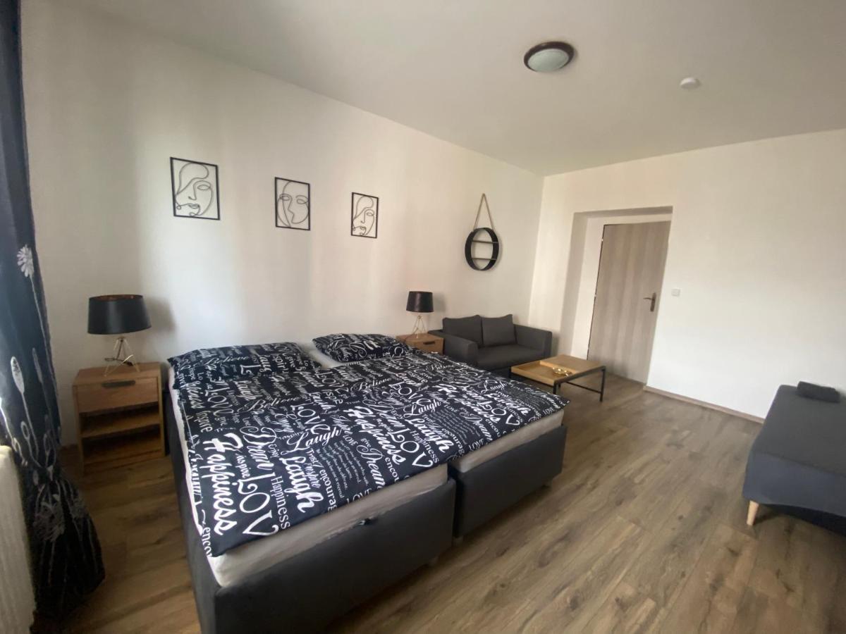 Cerna Ruze - Apartman 4 Plzen Ngoại thất bức ảnh